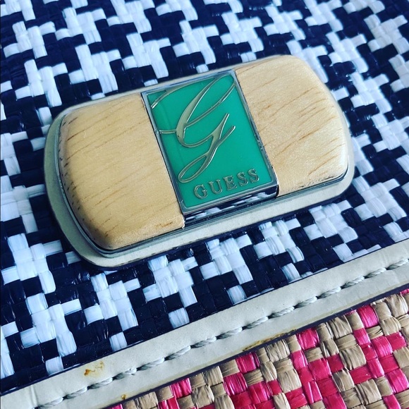 GUESS Bag - Picture 2 of 2